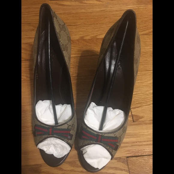 AUTHENTIC Gucci Monogram Open Toe Pump - Picture 4 of 4